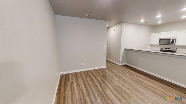 Building Photo - 2107 Wildewood Dr