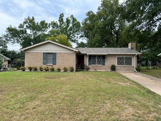 Primary Photo - 2321 McKenzie Dr