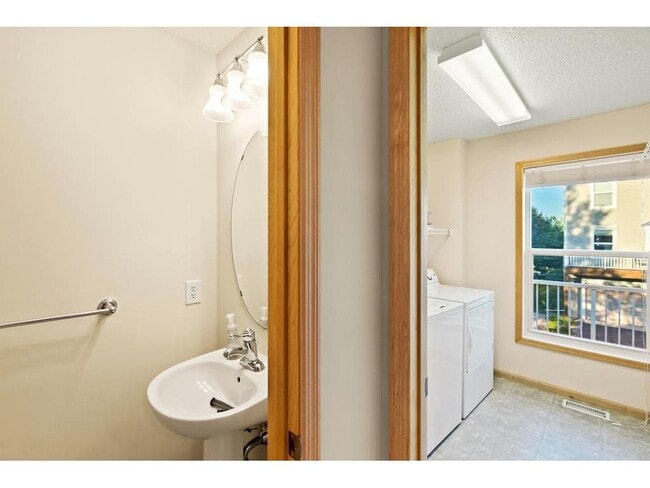 Building Photo - 899 Ledgestone Dr