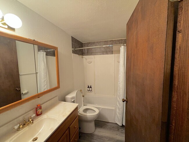 Building Photo - 580 W Abajo Dr