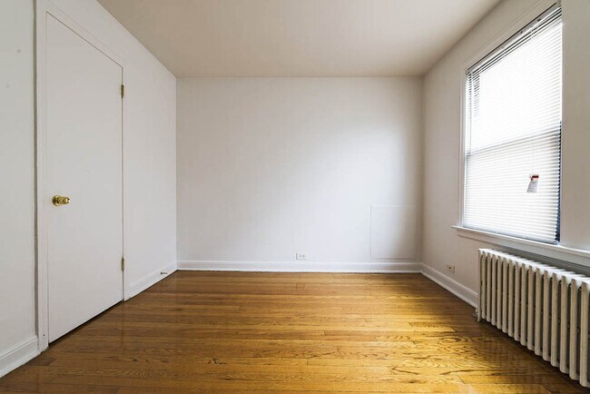 Building Photo - 8255 S Maryland 8259 S Maryland Chicago, IL 60619