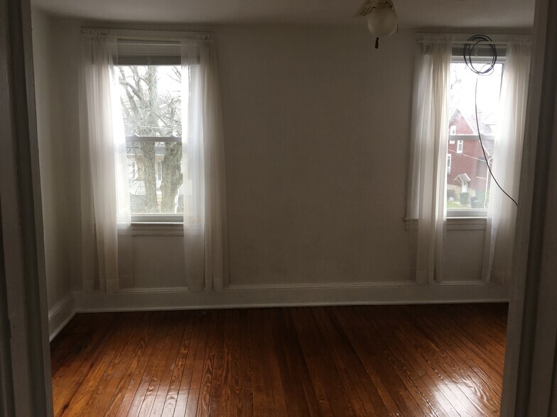 Building Photo - 2904 Chesley Ave