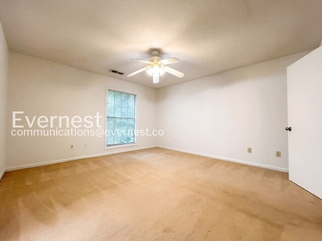 Building Photo - 2 Bed/2.5 Bath Townhome with Fenced Yard / Pet-Friendly / Available Now!