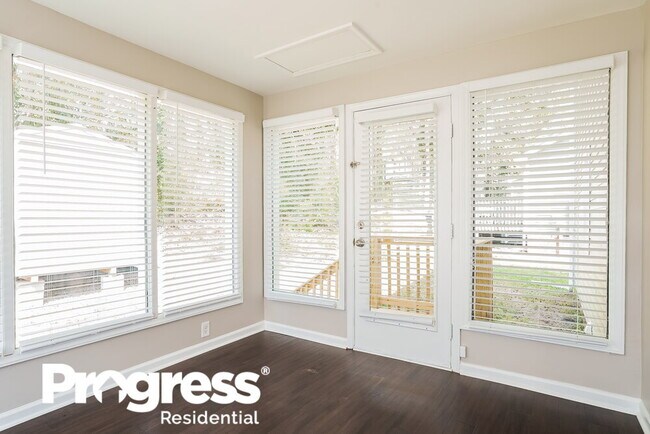 Building Photo - 828 Rawls Dr