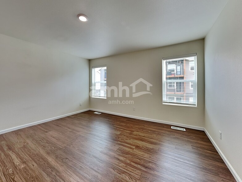 Building Photo - 2367 NW Matteo Dr