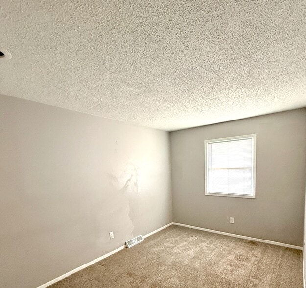 Building Photo - 5438 N Division St