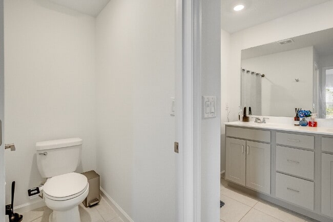 Building Photo - 3/2 in gated Tillman Lakes!