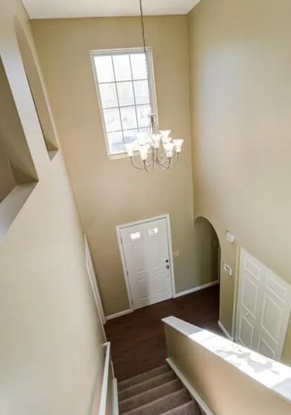 Building Photo - 500 Oak Village Dr