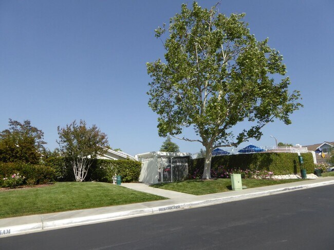 Building Photo - COMING SOON! Charming 2-Bedroom Home with a Versatile Loft in The Bungalows of Valencia!