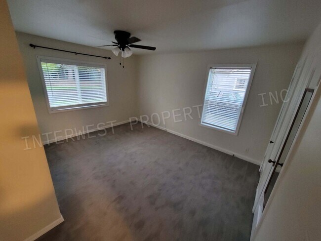 Building Photo - *RENT PROMO* 3+bd 1.5 ba Single Level West...