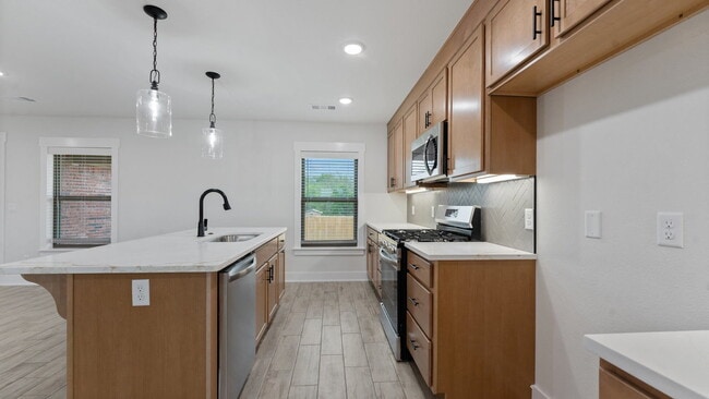 Building Photo - "Lovely 3-Bed Oasis with Granite Touches &...