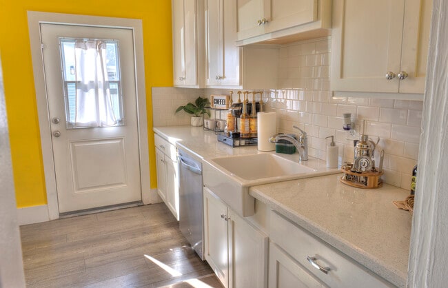 Building Photo - 1522 E Pierce St