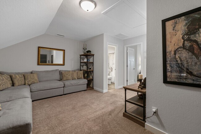 Building Photo - Luxury Townhome for Rent near Regent!