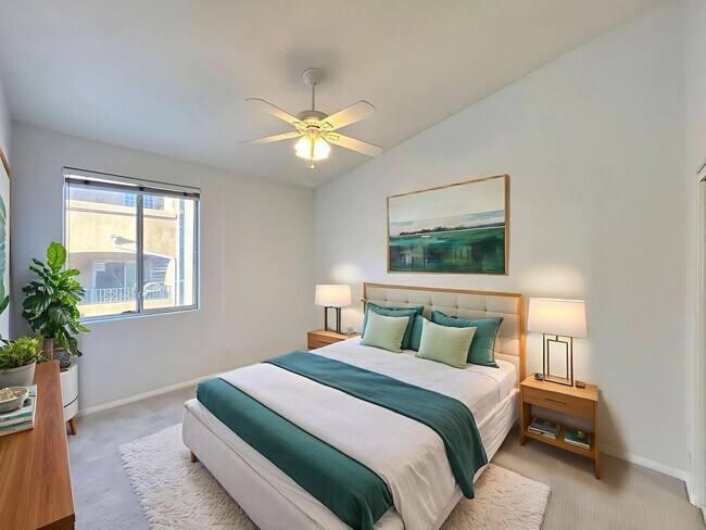 Building Photo - Beautiful 3BD/2.5BA W/ Attached Garage and In-Unit Laundry in Pacific Beach!