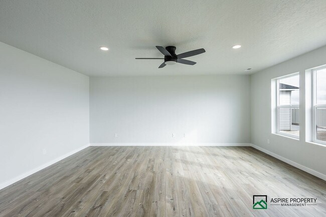 Building Photo - Brand New 5 Bed 3 Bath home 2600sf+ and a 3 car garage