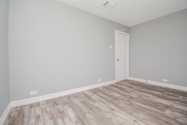 Building Photo - 14631 Renault St
