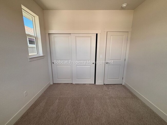 Building Photo - 1150 Little Ln