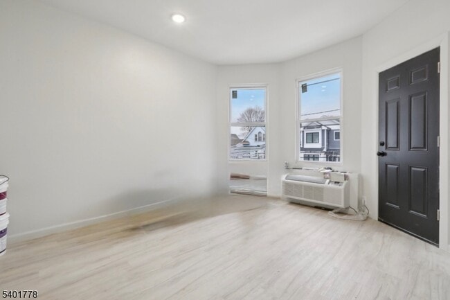 Building Photo - 540 E 25th St