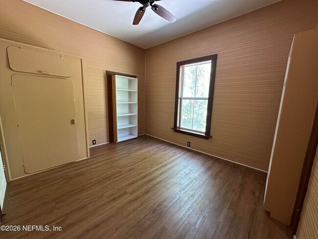 Building Photo - Private Retreat!