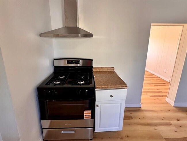 Building Photo - 1332 Goettmann St