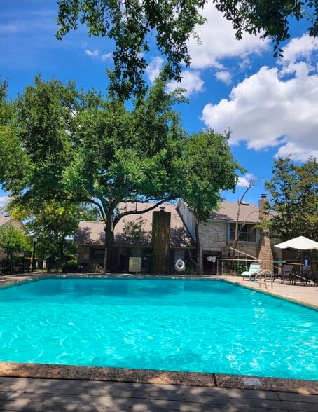 Building Photo - 7401 Sordello Dr