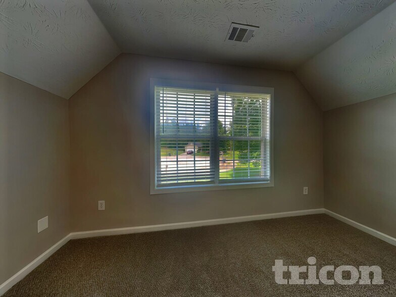 Building Photo - 40 Halley Ct