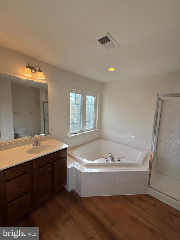 Building Photo - 120 Woodman Ct