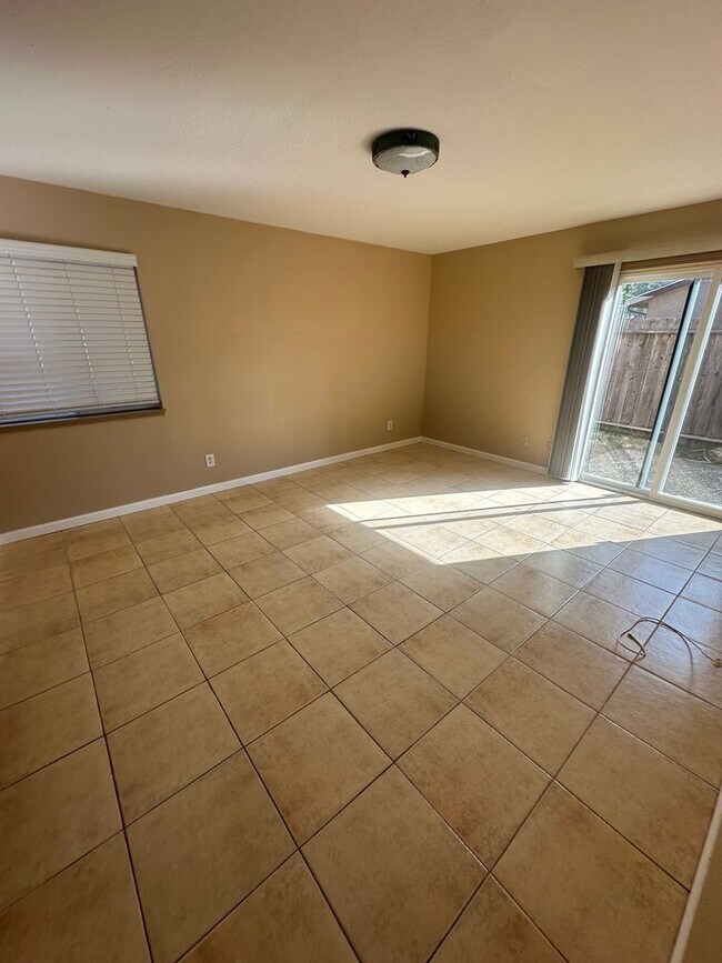 Building Photo - 891 St Andrews Dr