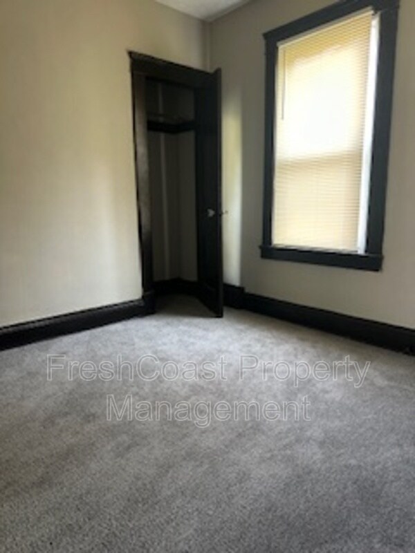 Building Photo - 3434 E 105th St