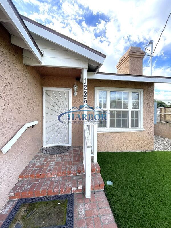 Building Photo - 1226 W Don St