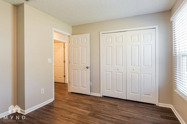 Building Photo - 2558 Glenfield Dr