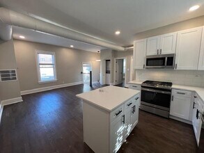 Building Photo - 2 bedroom in Chicago IL 60647