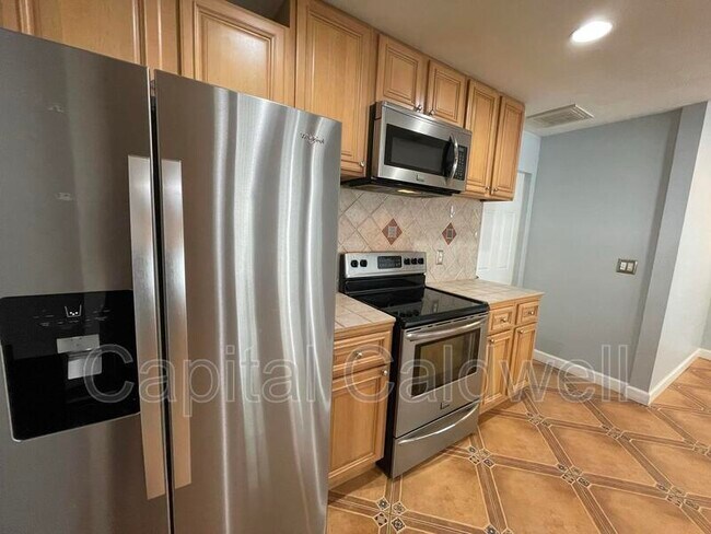 Building Photo - 12813 Starling Dr
