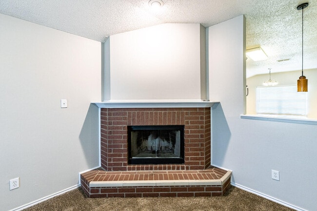 Building Photo - 538 N Kirby Ave