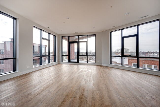 Building Photo - 3114 N Ridgeway Ave