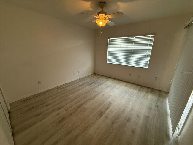 Building Photo - 27097 Paratins Dr