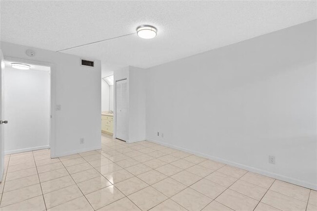 Building Photo - 2355 SW 15th St