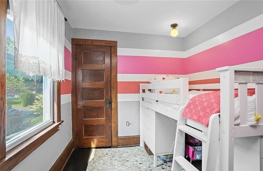 Building Photo - 49 Newman Pl