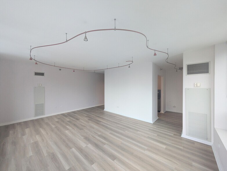 Building Photo - 33 W Ontario St