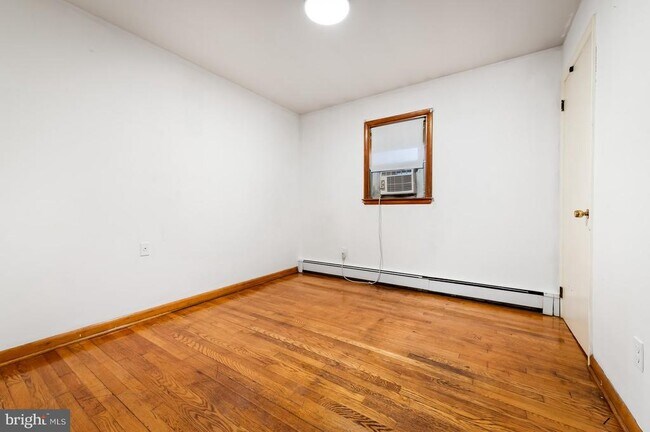 Building Photo - 16811 Ridge Rd