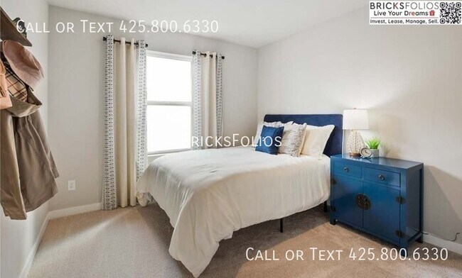 Building Photo - Inviting Home in Port Orchard with a Perfe...