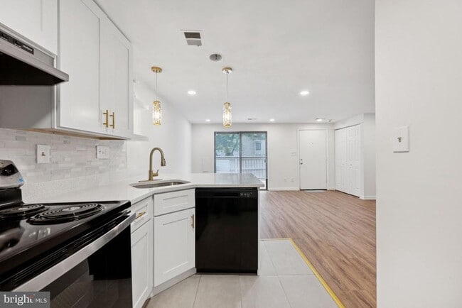 Building Photo - 9287 Chadburn Pl