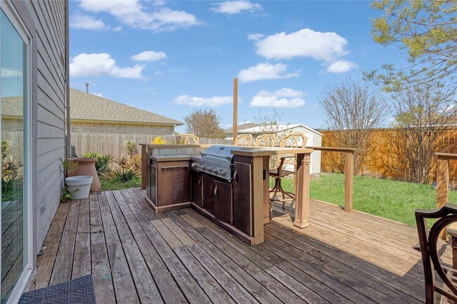 Building Photo - 1921 Southridge Ln