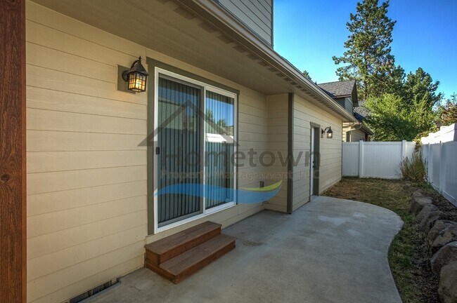 Building Photo - 3 Bedroom 2.5 Bathroom Custom Craftsman w/...