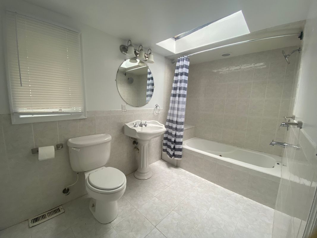 Building Photo - 563 Winter St