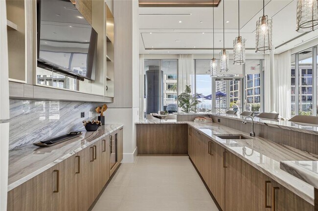 Building Photo - 275 1st Ave S