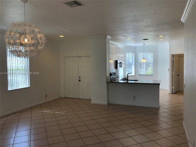 Building Photo - 693 Live Oak Ln