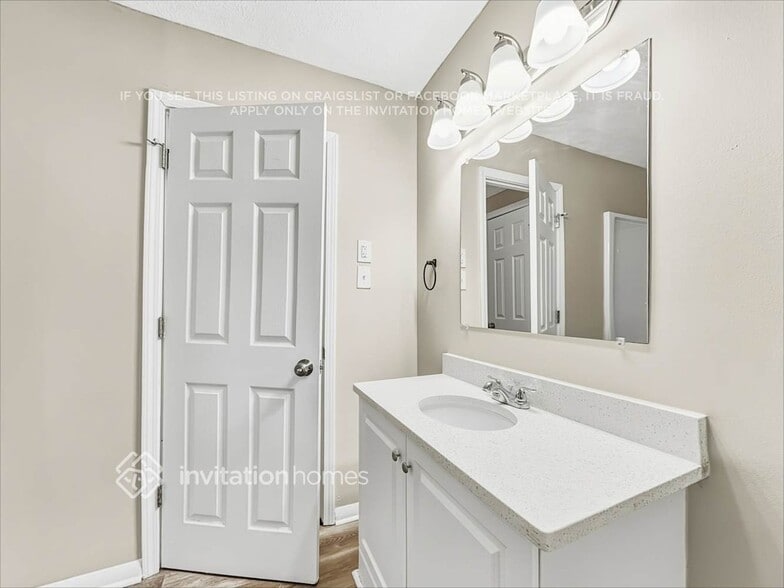 Building Photo - 2652 Williamsburg Dr