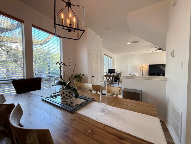 Building Photo - 1702 Tuam St