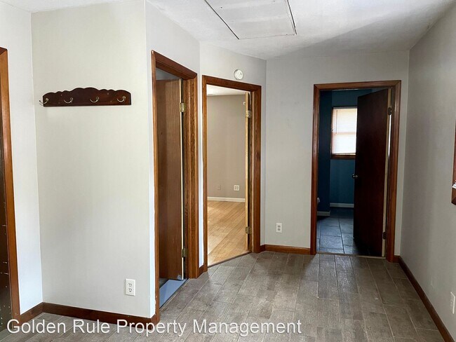 Building Photo - 3 br, 2 bath House - 120 E Ave F